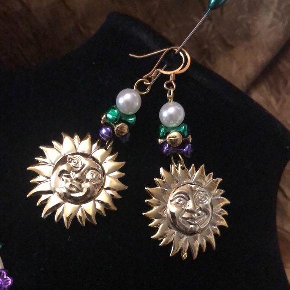 🌻 3/$15 Mardi Gras Necklace & Earrings #4 - Picture 2 of 5
